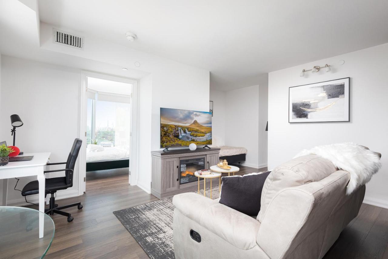 Luxury 2-Bedroom Apartment In Yorkville With The Best City View In Downtown Toronto Bagian luar foto