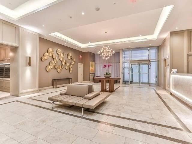 Luxury 2-Bedroom Apartment In Yorkville With The Best City View In Downtown Toronto Bagian luar foto