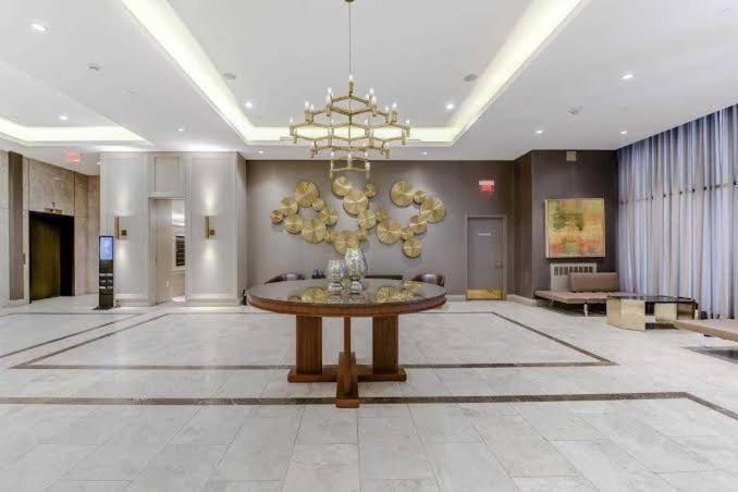 Luxury 2-Bedroom Apartment In Yorkville With The Best City View In Downtown Toronto Bagian luar foto