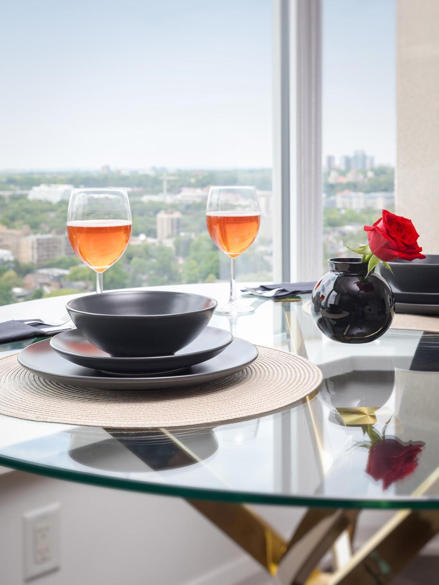 Luxury 2-Bedroom Apartment In Yorkville With The Best City View In Downtown Toronto Bagian luar foto