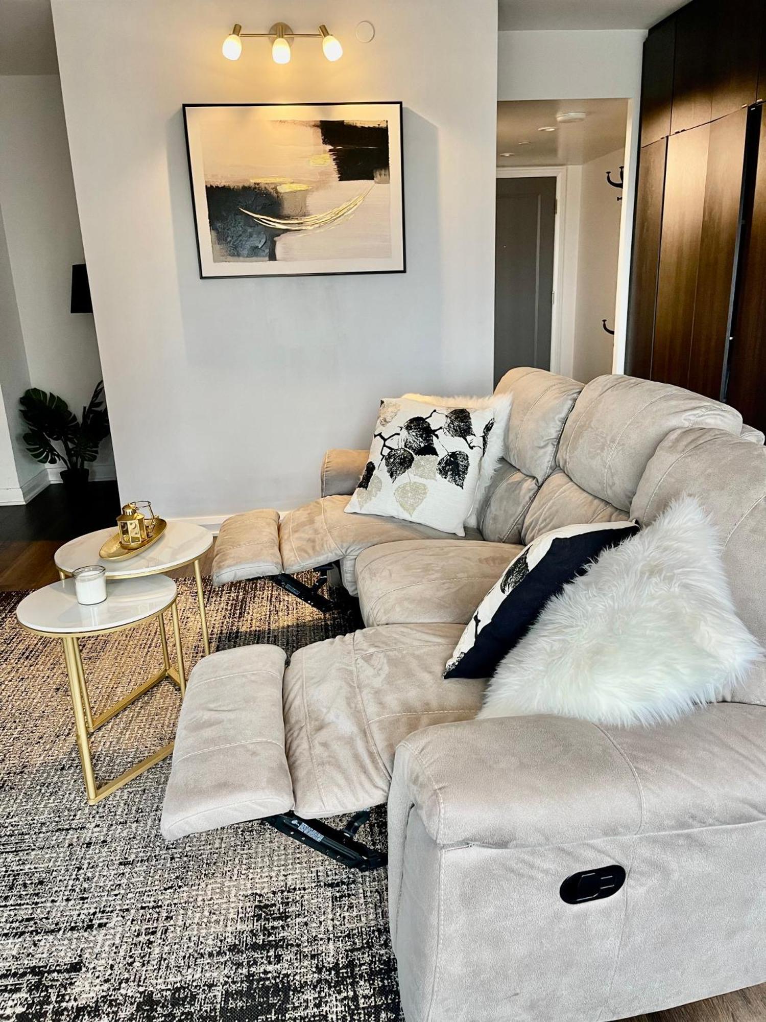 Luxury 2-Bedroom Apartment In Yorkville With The Best City View In Downtown Toronto Bagian luar foto