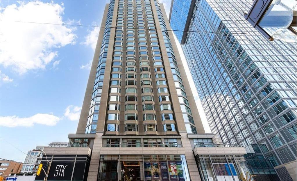 Luxury 2-Bedroom Apartment In Yorkville With The Best City View In Downtown Toronto Bagian luar foto
