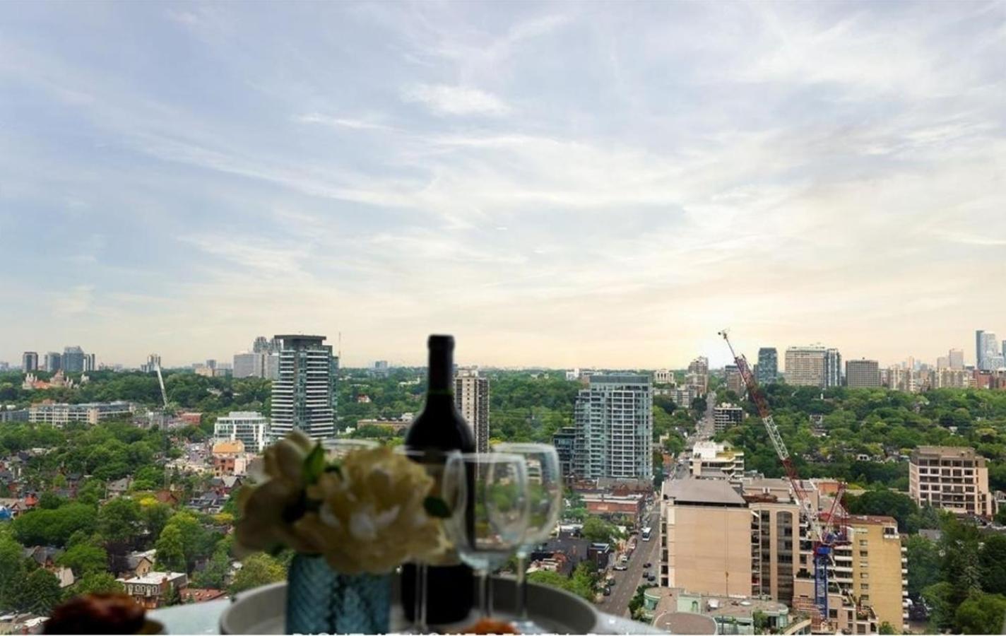 Luxury 2-Bedroom Apartment In Yorkville With The Best City View In Downtown Toronto Bagian luar foto